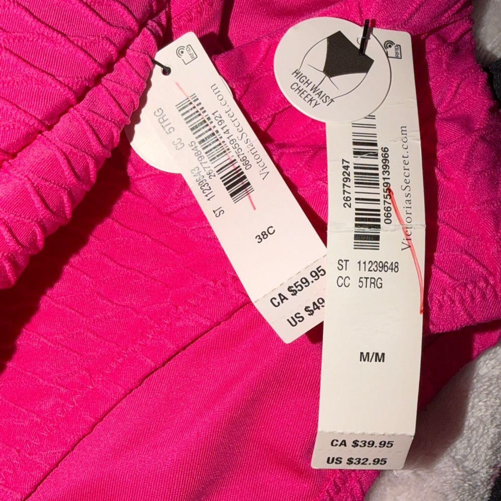 Victoria's Secret Swim 
Twist Push
Up Bikini Top &
High Waisted 
Bikini Bottoms - Picture 5 of 10